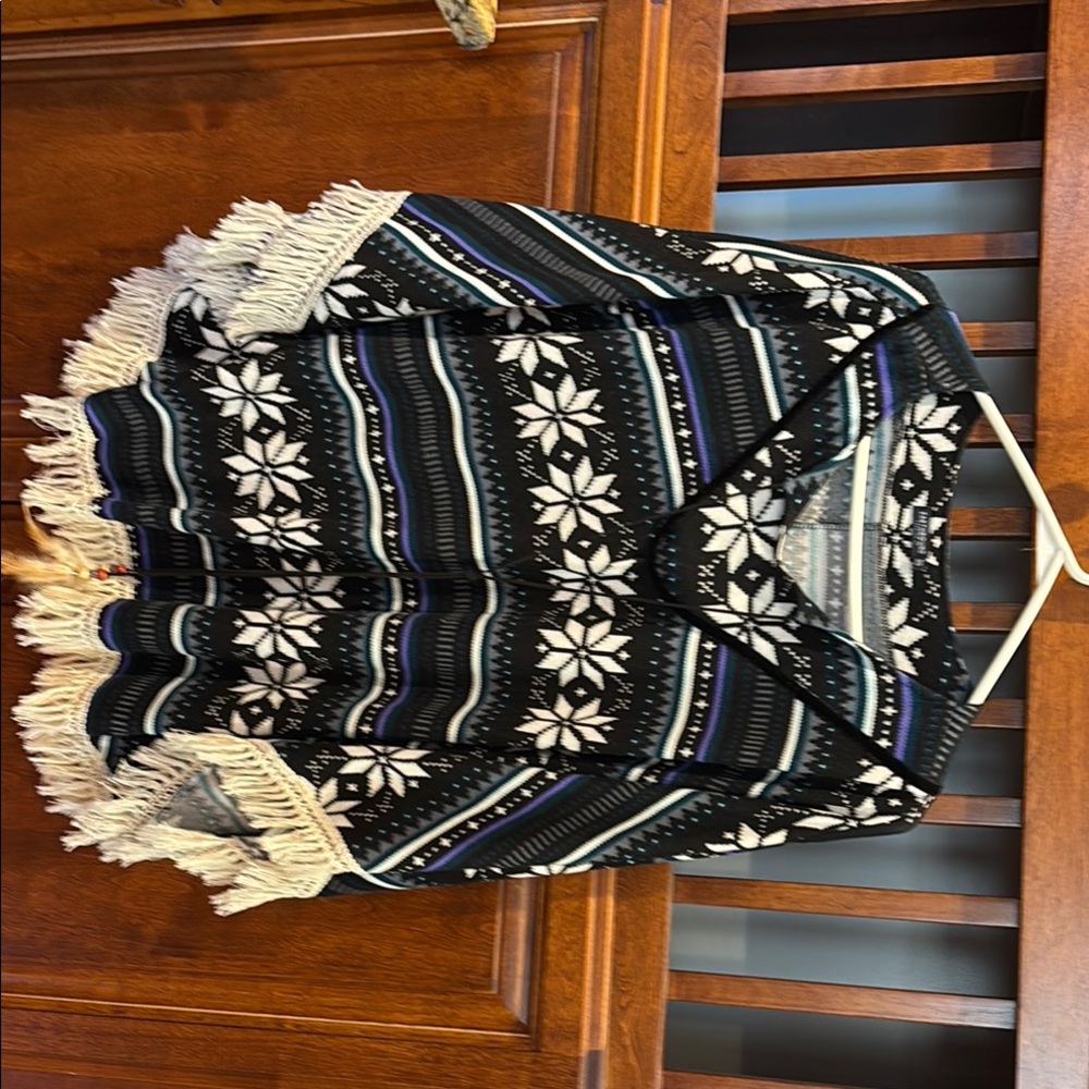 EARTHBOUND Black and White Patterned Poncho